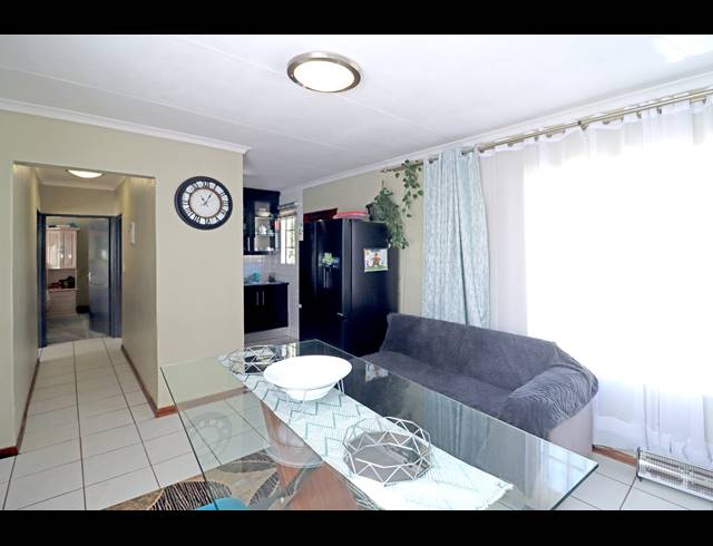 4 BEDROOM HOUSE FOR SALE IN COSMO CITY